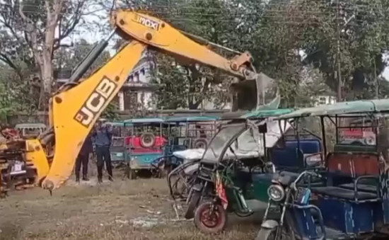 ई-रिक्सामा नेपालगञ्ज उपमहानगरले लगायो डोजर