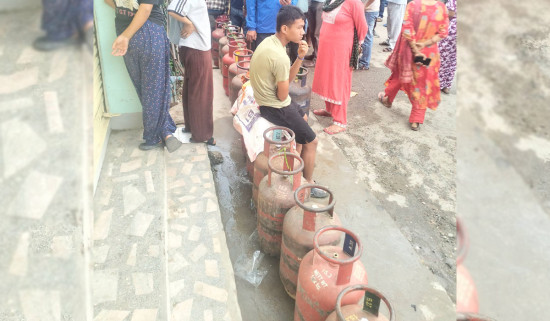 सुर्खेतमा ग्यास अभाव हुँदा उपभोक्ता मर्कामा