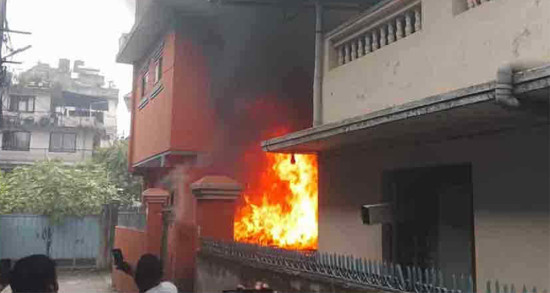 कांग्रेसका महामन्त्री गगन थापा निवासमा आगजनी