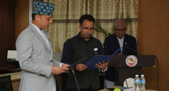 भोटेकोशी विपद्सम्बन्धी संसदीय विशेष समितिको सभापतिमा पराजुली चयन, सभामुखबाट लिए शपथ