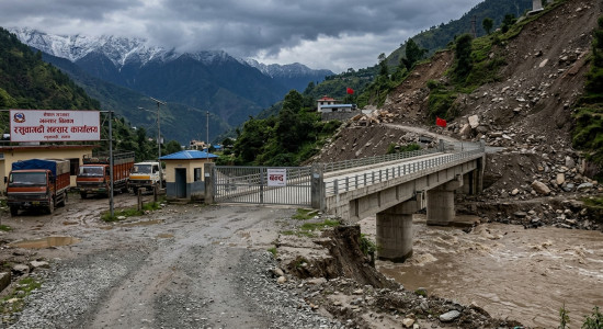 चीनसँगका तीन वटै नाका बन्द हुँदा दैनिक करोडौँ राजस्व घुम्दै, वार्षिक लक्ष्यमा समेत धक्का