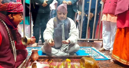 गढीमाईमा पूर्वराजा ज्ञानेन्द्रले गरे पूजाआजा