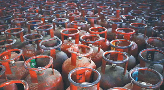 साउनमा मात्र ४० लाख ग्यास सिलिन्डर बिक्रि, अनावश्यक भण्डारण नगर्न निगमको आग्रह