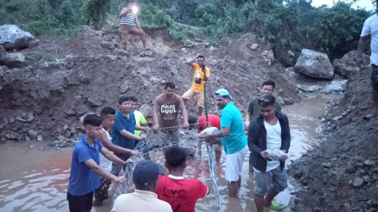 स्याङ्गदी खोलामा ट्रस ब्रिज बनाउन श्रमदान
