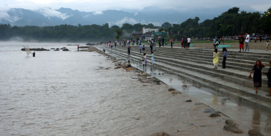 नारायणी किनारमा आन्तरिक पर्यटक