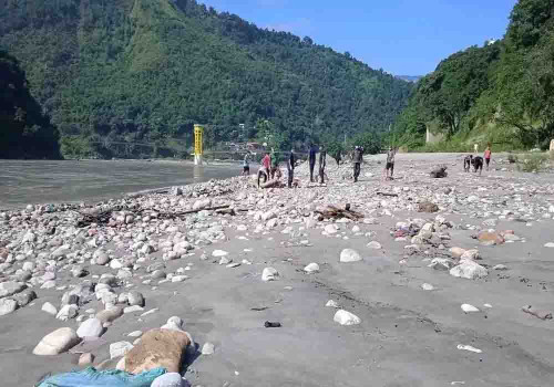 दुर्गन्धित हुँदै कालीगण्डकीका घाट