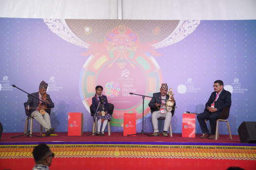 सारंगीलाई देशको मुख्य बाजा बनाउन चाहन्छिन् १२ वर्षीया प्रकृति गायक