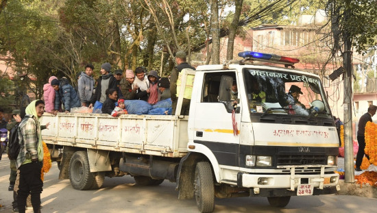सडकमा फूल बेच्‍नेलाई महानगरले पुर्‍यायो भृकुटीमण्डप 