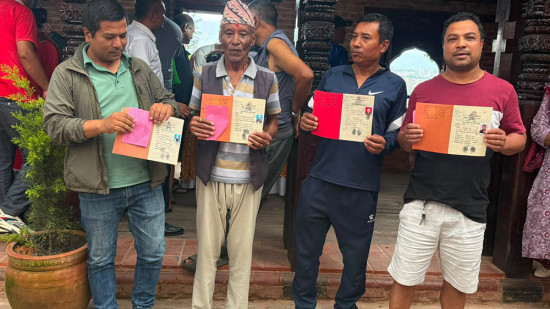 भक्तपुरका ४२१ परिवारले पाए लालपुर्जा