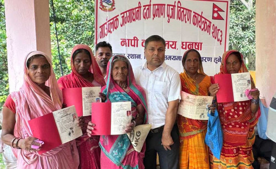 धनुषाका थप ३६५ परिवारले पाए लालपुर्जा