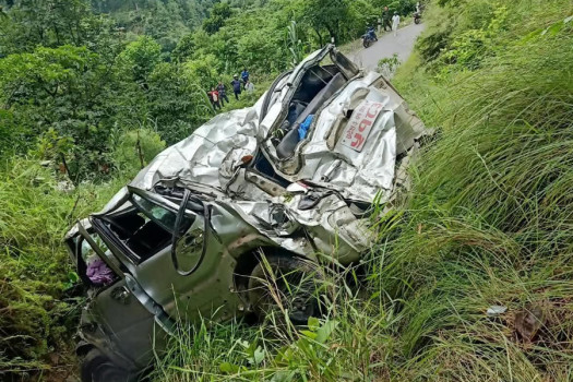 मकवानपुरमा स्कार्पियो दुर्घटना हुँदा रजिष्ट्रारकी पत्नीको मृत्यु, पाँच घाइतेमध्ये एकको अवस्था गम्भीर