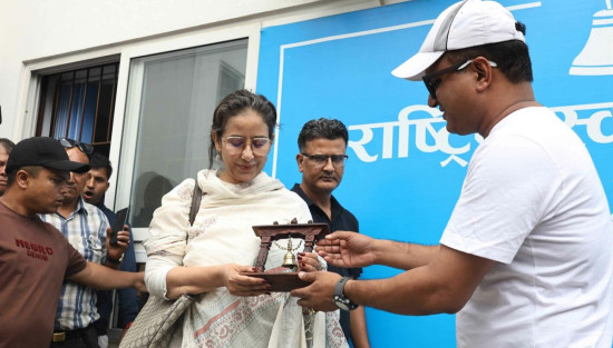 रविको पक्षमा हस्ताक्षरपछि मनिषा- राज्यबाट उहाँमाथि अन्याय र दुर्व्यवहार भएको छ