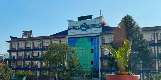 टेलिकम कम्पनीको घट्दो आम्दानीमा चर्को करको मार