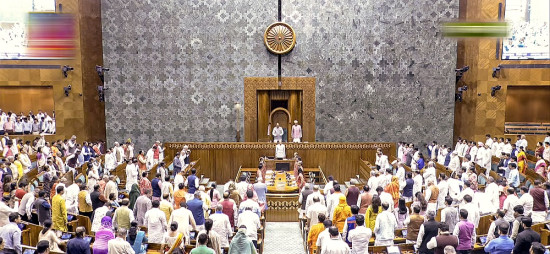गणेश चतुर्थीको साइत पारेर नेपाली भूमिसहितको मुरल राखिएको संसद्‌ भवनमा सरे भारतीय सांसदहरु