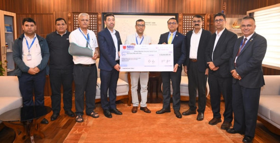 भोटेकोशी बाढी प्रभावितका कर्मचारी सञ्चय कोषद्वारा अढाई करोड सहयोग