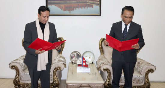 नबिल बैंकका अध्यक्ष निर्वाण कुमार चौधरी खाए,नेपाल राष्ट्र बैंकका गर्भनरबाट शपथ 