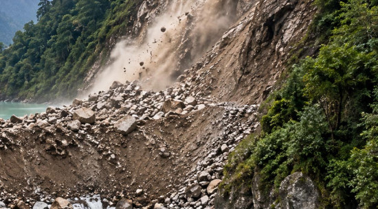 सोलुखुम्बुको हुङ्गा खोला थुनियो, उच्च सतर्कता अपनाउन आग्रह