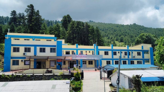 १५ शय्याको अस्पतालमा ५४ शय्याको सेवा, करारका कर्मचारीको भर