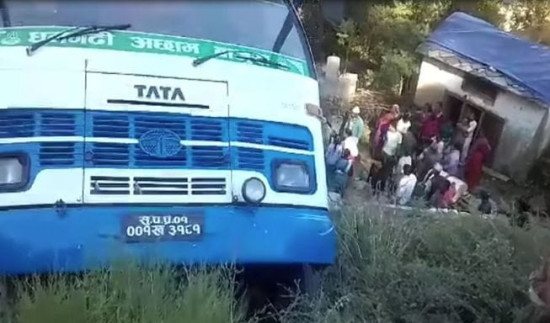 बाजुरामा छुट्टाछुट्टै सवारी दुर्घटना, ३० जना घाइते