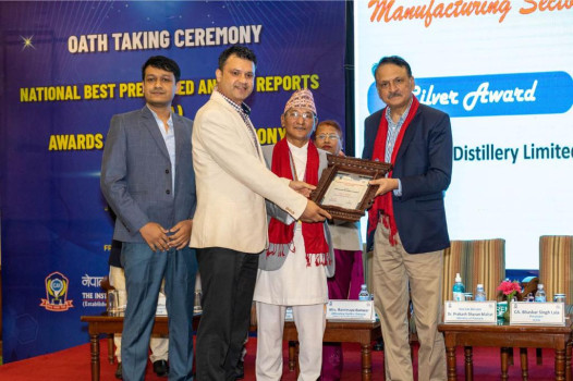 हिमालयन डिस्टिलरी 'उत्कृष्ट वार्षिक वित्तीय प्रतिवेदन अवार्ड'बाट सम्मानित