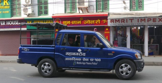 ठमेलमा युवती बोलाएर प्रहरीले नै गरे लुटपाट!