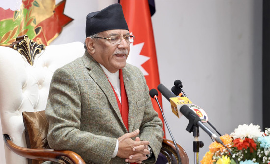 महसुल उठ्ने र उद्योग चल्ने विकल्पमा जानुपर्छ : प्रधानमन्त्री दाहाल