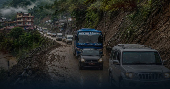 पृथ्वी राजमार्गमा धादिङको बैरेनी बजारको एक किलोमिटर मात्र एकतर्फी