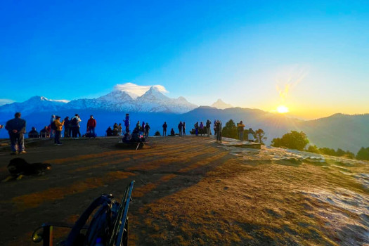 मानुङकोटमा बढे पर्यटक