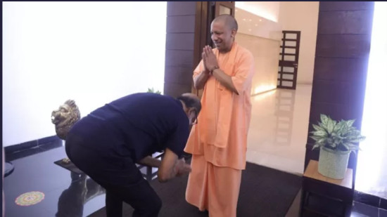 आदित्यनाथको गोडा छोएको विषयमा के भने रजनीकान्तले ?