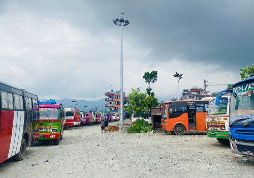 पोखरा बसपार्कमा हाईमास्ट बत्ती