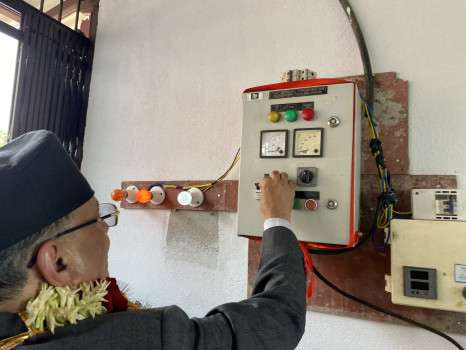 खानेपानी आयोजना उद्घाटन गर्दै प्रधानमन्त्री