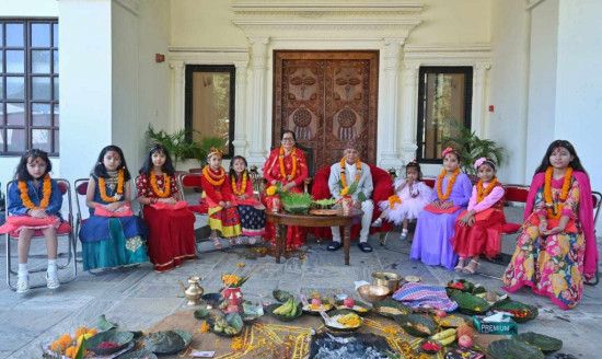राष्ट्रपति पौडेलले गरे नौ कन्याको पूजा