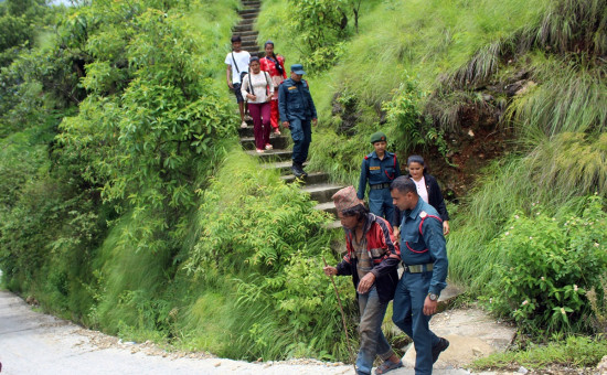 एक वर्षदेखि ओढारमा बस्दै आएकाको उद्धार