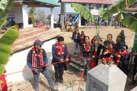 ६ मुहानबाट संकलन गरेर गाउँमा खानेपानी