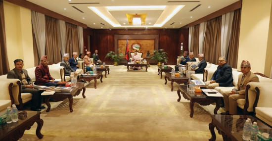 प्रधानमन्त्री कार्कीले निर्वाचन आयोगसँग लिइन् आगामी निर्वाचनबारे जानकारी