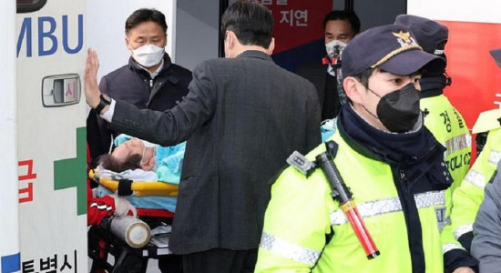 दक्षिण कोरियाली विपक्षी नेतामाथि छुरा प्रहार