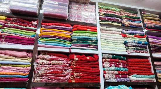 चाडपर्व नजिकिए पनि कपडा र सिलाई बजारमा मन्दी, आपूर्ति भने सहज
