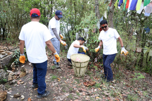 ग्लोबल आइएमई बैंकद्वारा प्लाष्टिक फोहोर संकलनसहित हाइकिङ कार्यक्रम आयोजना