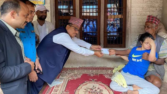 अशक्त सन्तोषीलाई घरमै नागरिकता