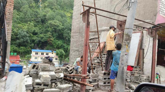 बेनीका अतिक्रमित संरचना हटाइयो