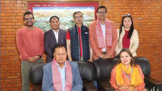 स्वास्थ्यमन्त्री बस्नेत स्वदेश फिर्ता