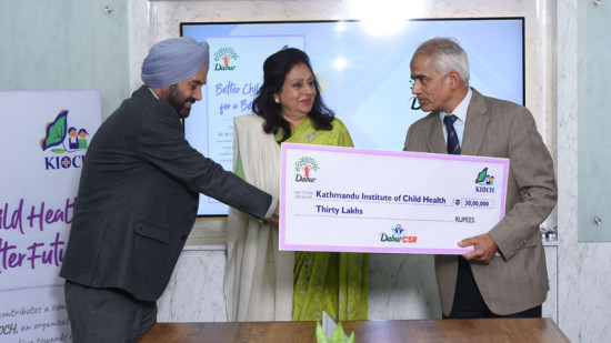 डाबर नेपालद्वारा काठमाडौं बाल स्वास्थ्य संस्थानलाई ३० लाख सहयोग