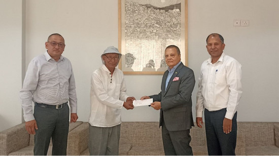 हिमालयन बैंकद्वारा नशारहीत समाजको भवन निर्माण गर्न पाँच लाख सहयोग