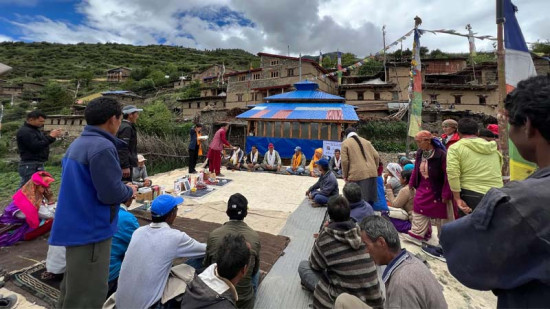 हुम्लाका ४२ घरधुरीलाई निःशुल्क सोलर बत्ती वितरण
