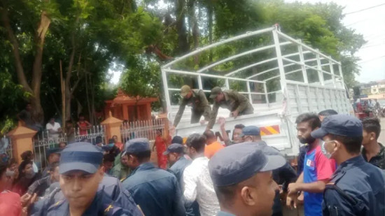 कलैया बजारमा नगर प्रहरी र व्यापारीबीच झडप