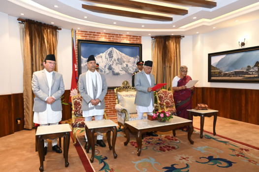 प्रधानमन्त्री सुशीला कार्कीले लिइन् शपथ