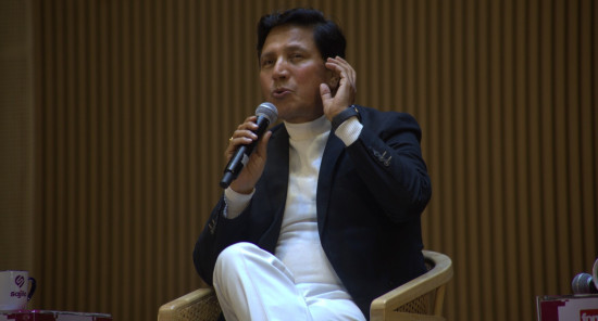 म पुस्तक हातमा राख्दा भुसुक्क निदाउँछु : दिपकराज गिरी