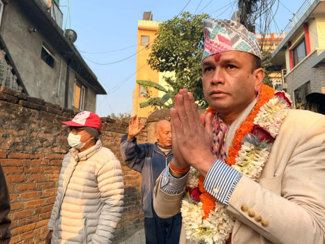 कांग्रेस काठमाडौं-१ का प्रबल थापा उम्मेदवार चुनावी घरदैलोमा