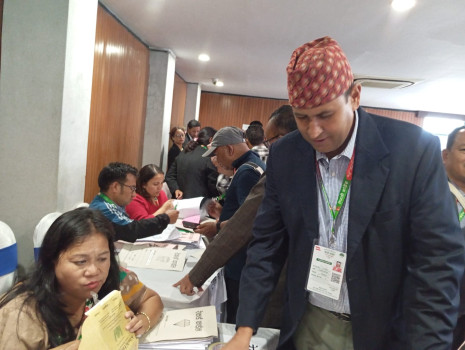 रामहरि खतिवडाले दिए सहमहामन्त्रीमा उम्मेदवारी