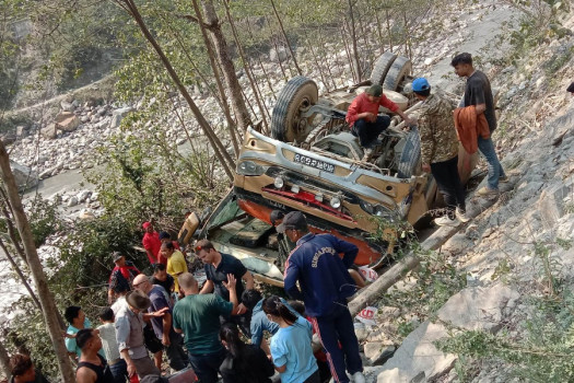 छुट्टाछुट्टै सवारी दुर्घटनामा ६ को मृत्यु, दुईजना मृत फेला